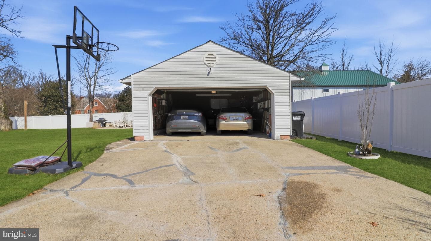 1211 Snowden Place photo 3