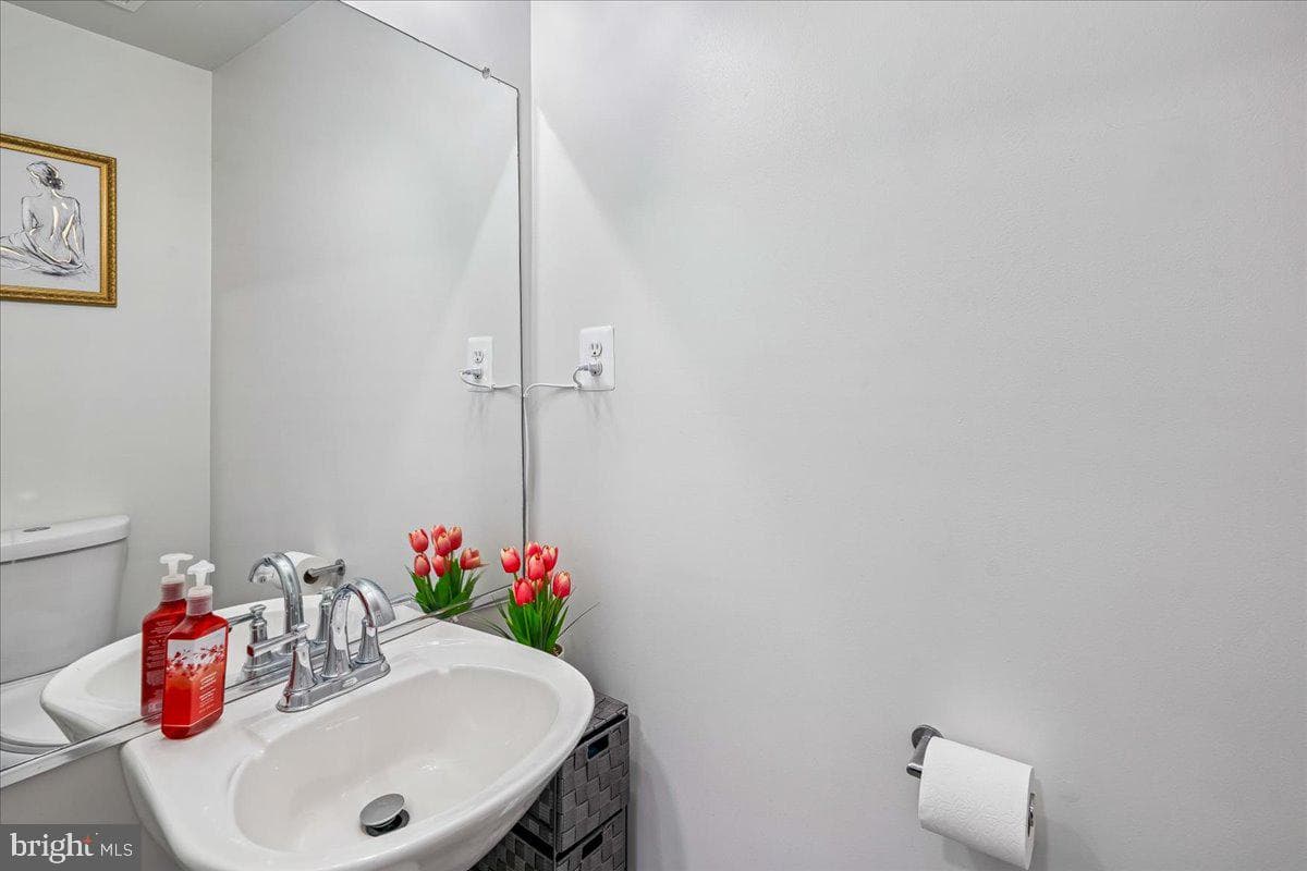 7029 Migliori Court photo 10