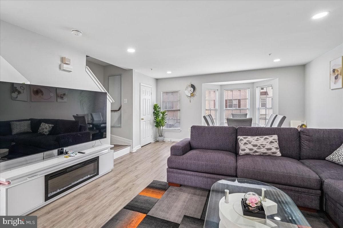 7029 Migliori Court photo 3