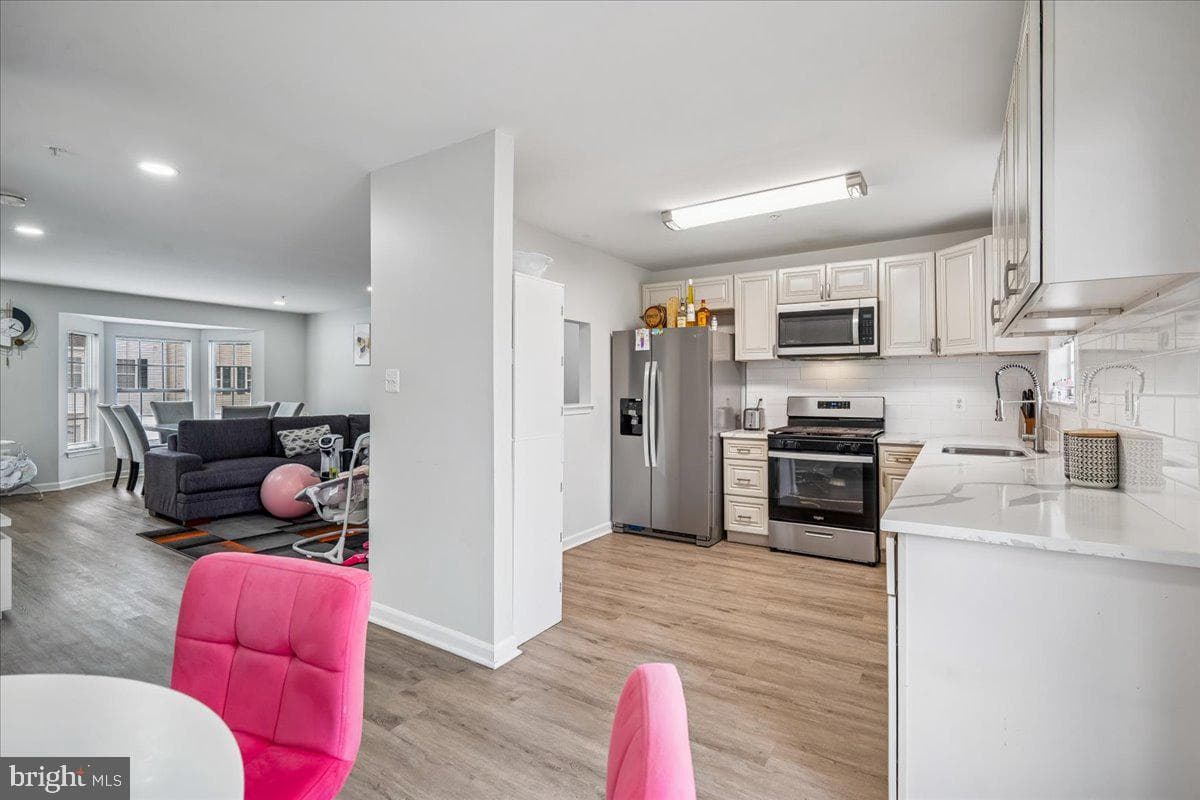7029 Migliori Court photo 8