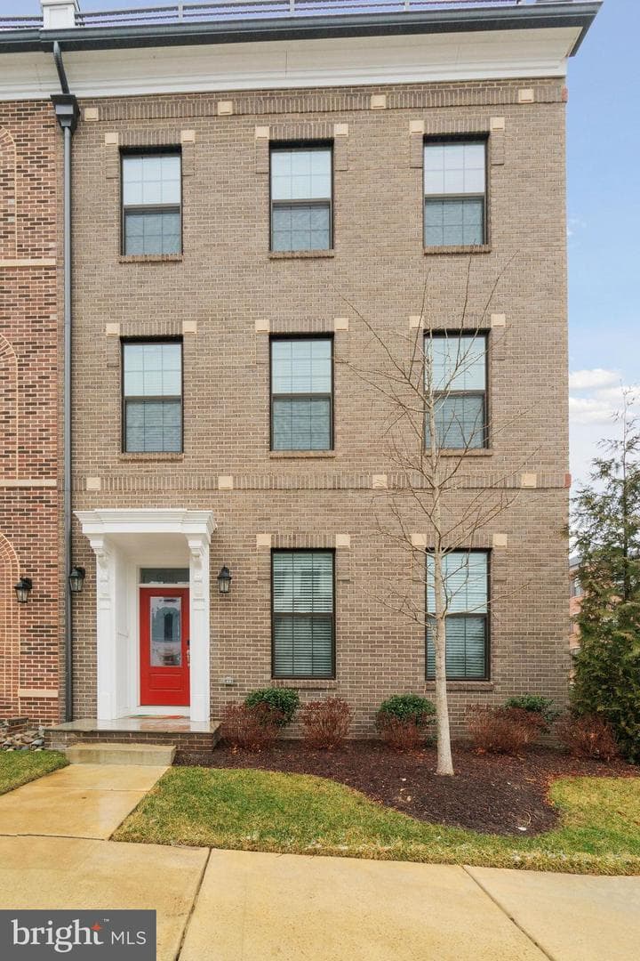 600 Halsey Way photo 3