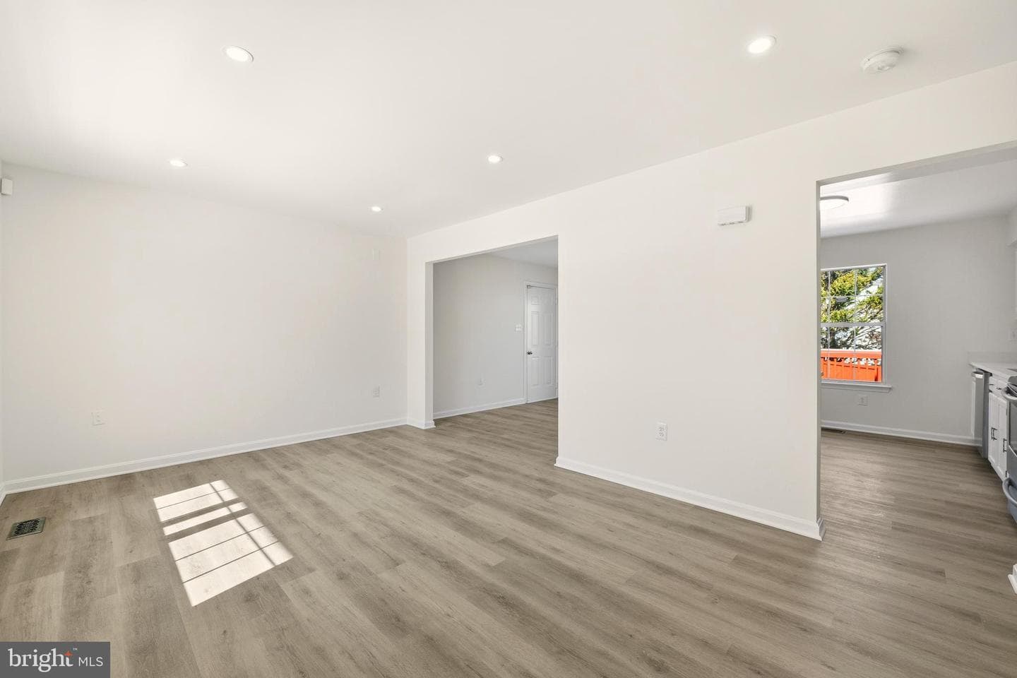 5301 Broadwater Street photo 6