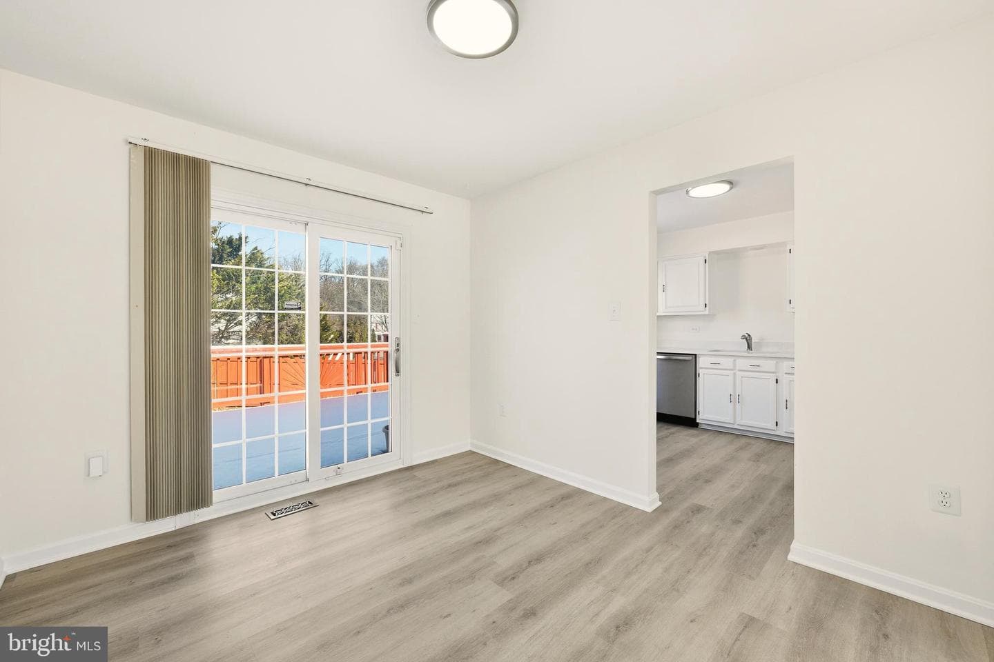 5301 Broadwater Street photo 8