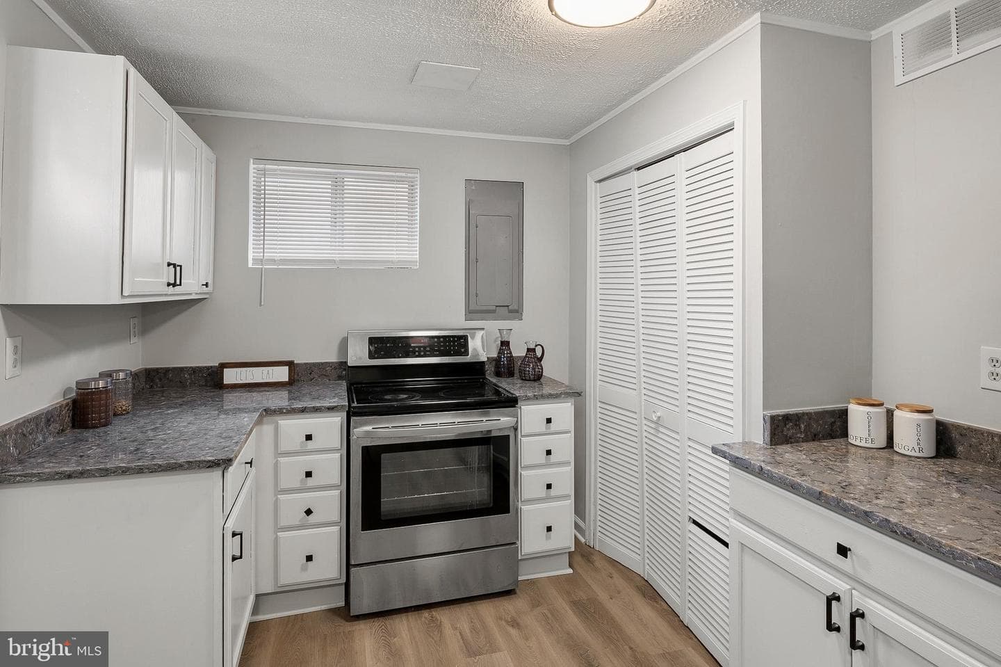 5005 Apache Street photo 23