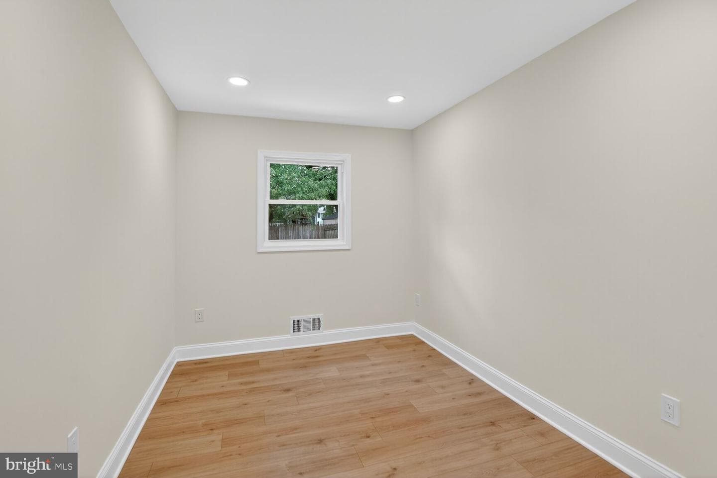 2211 Vermont Avenue photo 11