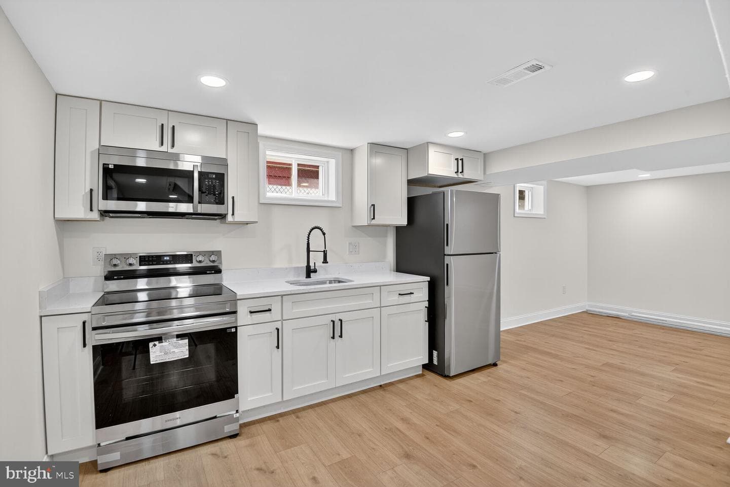 2211 Vermont Avenue photo 15