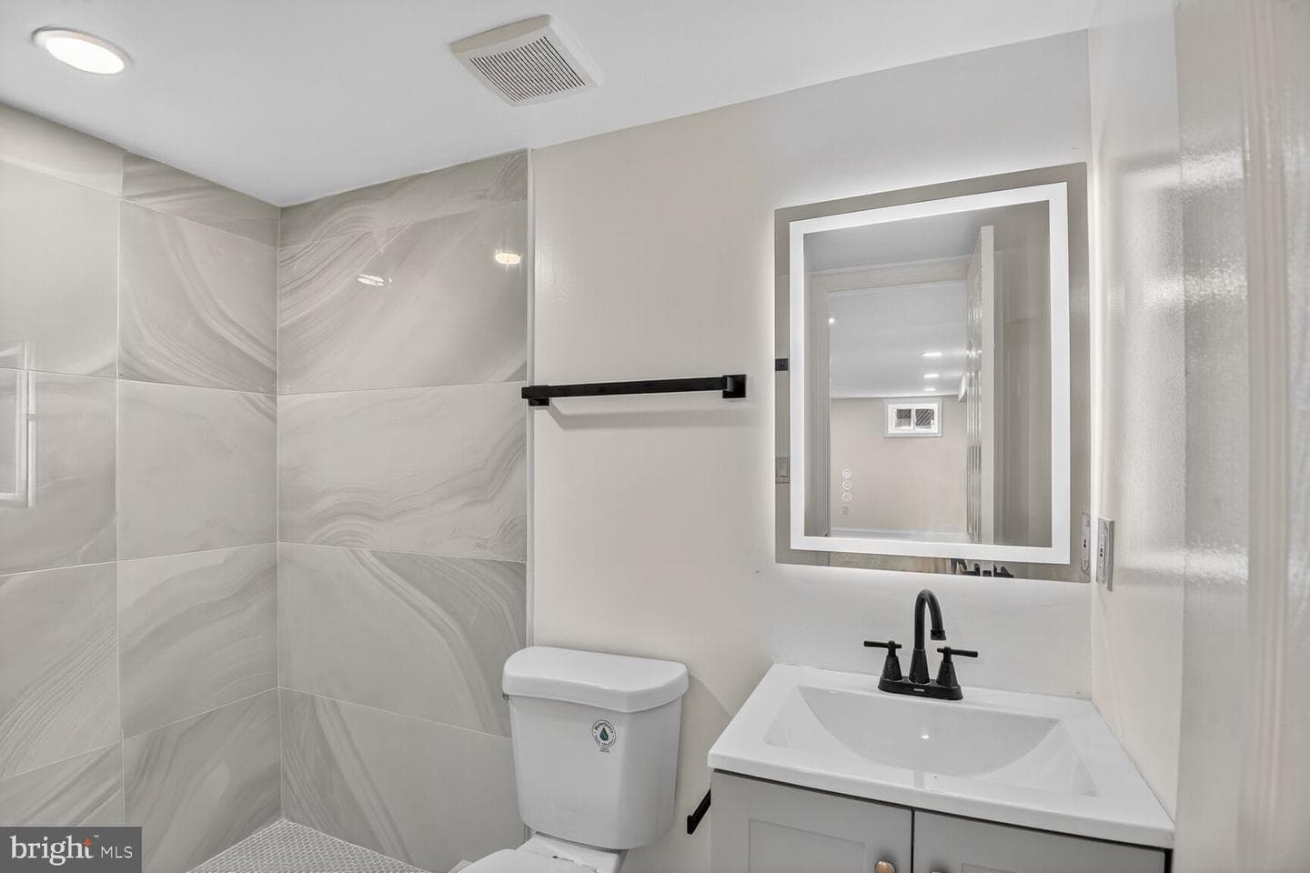 2211 Vermont Avenue photo 17