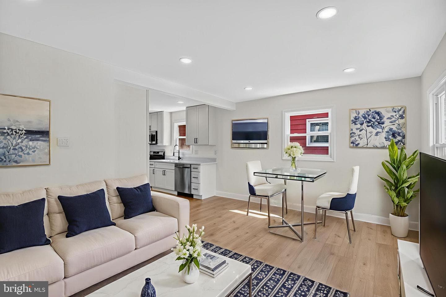 2211 Vermont Avenue photo 3