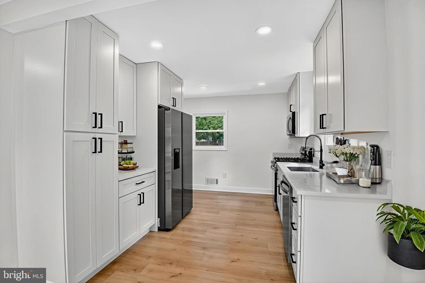 2211 Vermont Avenue photo 4