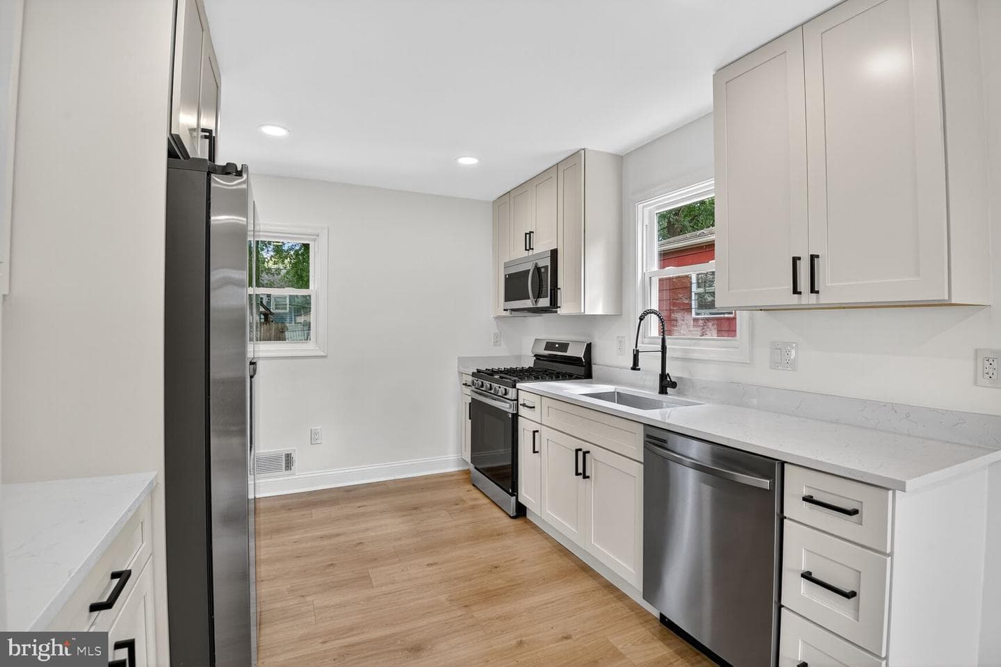 2211 Vermont Avenue photo 5