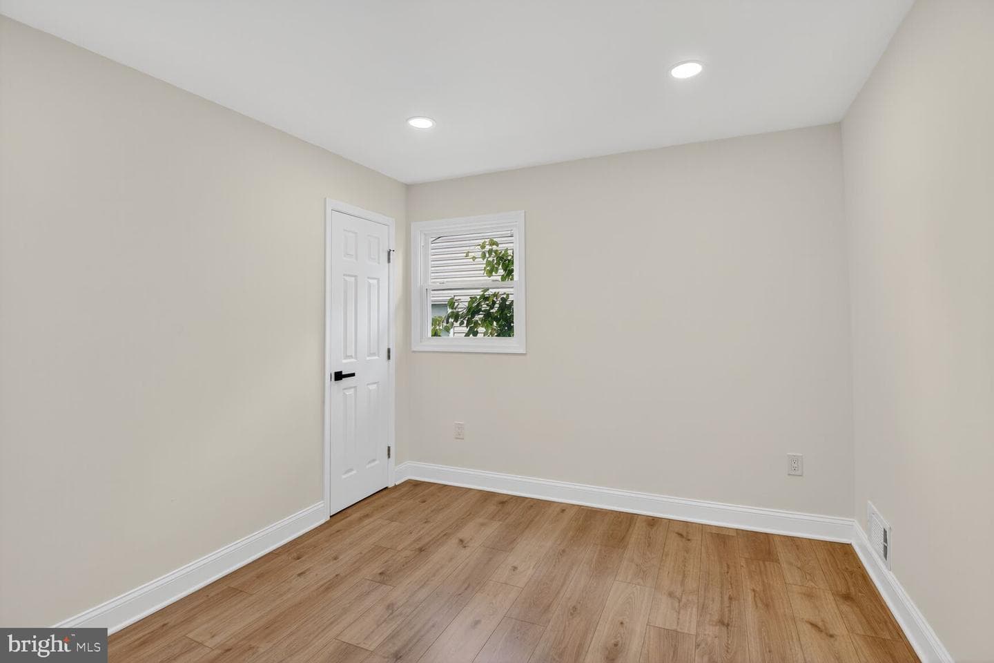 2211 Vermont Avenue photo 7