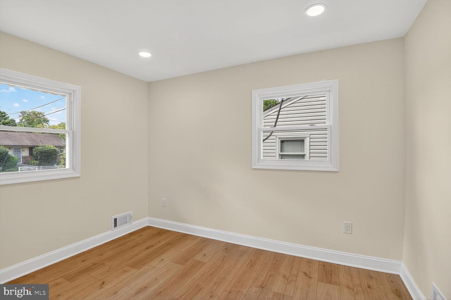 2211 Vermont Avenue photo 8