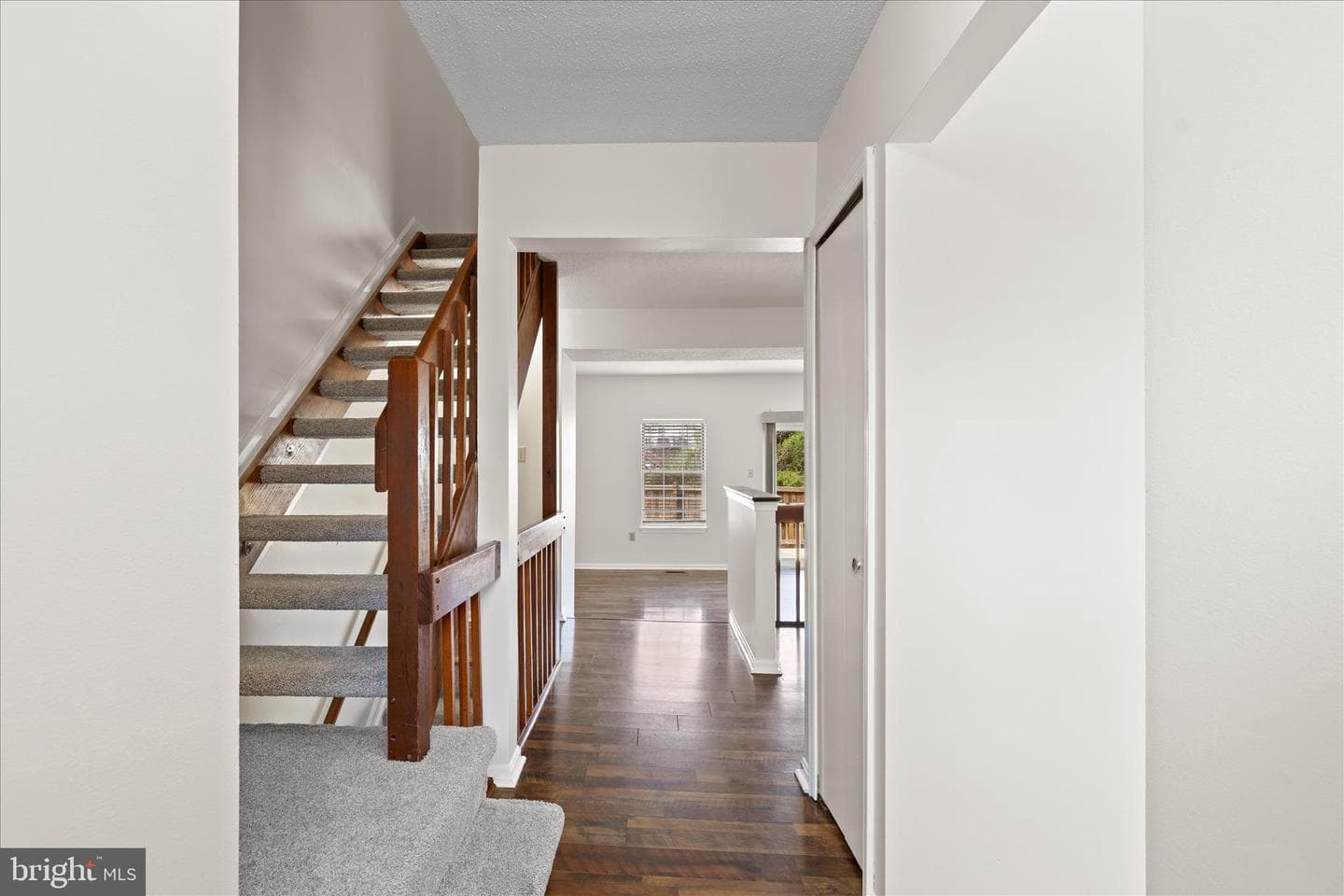 957 Saint Michaels Drive photo 4