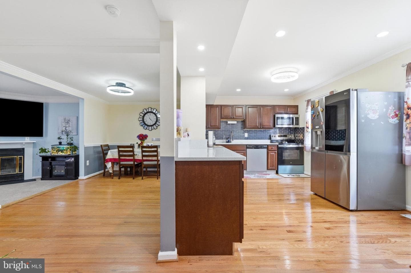2923 North Grove photo 3