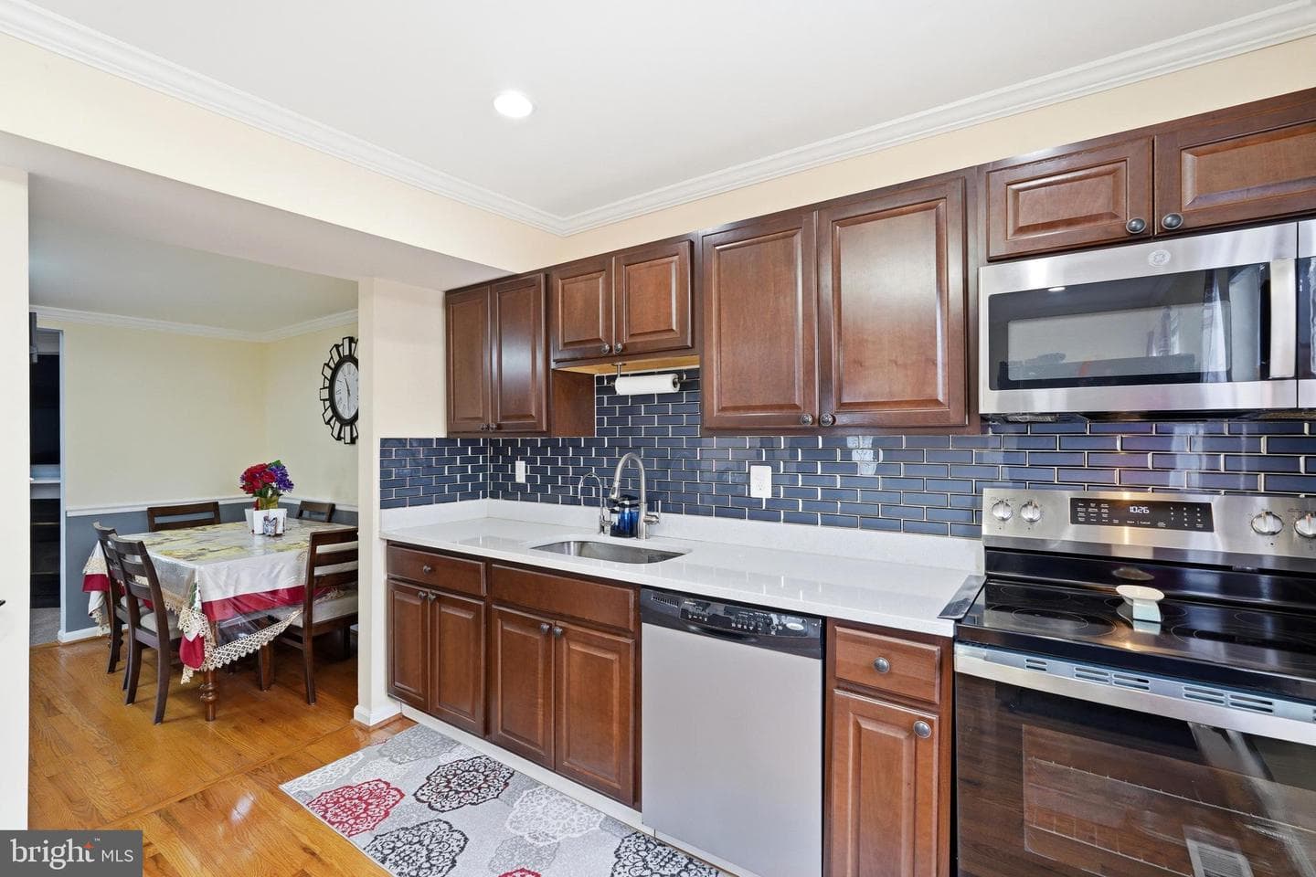 2923 North Grove photo 8