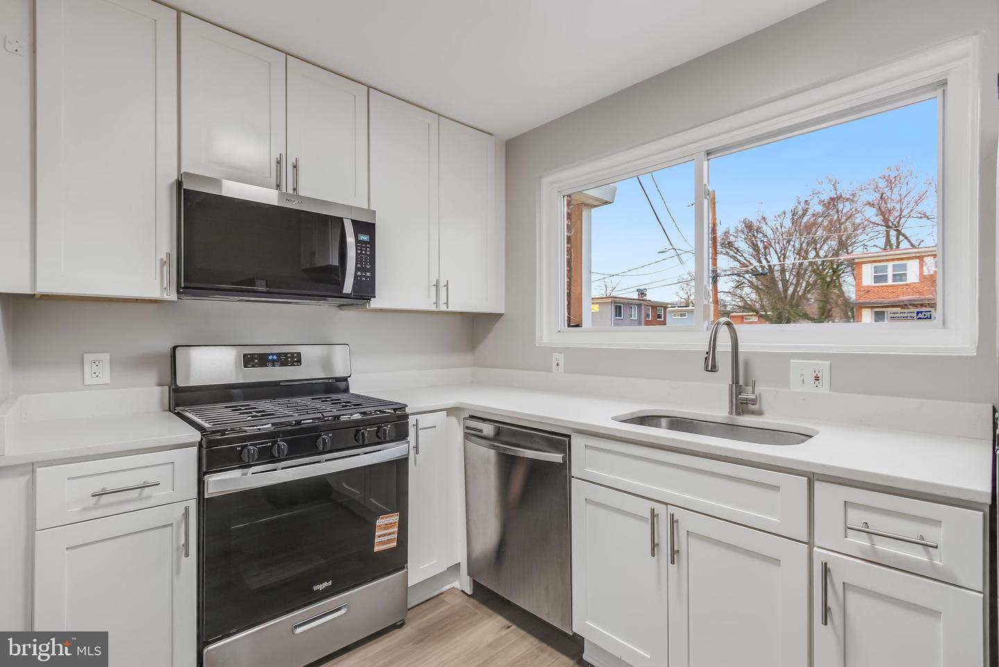 5005 Roseld Court photo 2