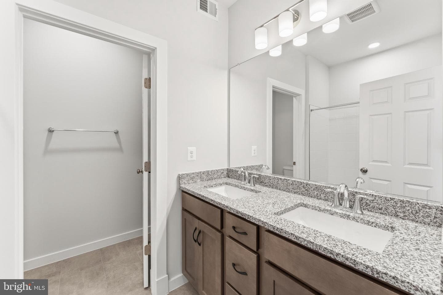 125 Summit Point Boulevard #13-J photo 12