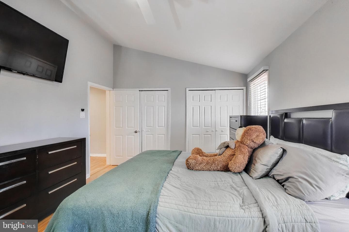 14222 Oxford Drive photo 12