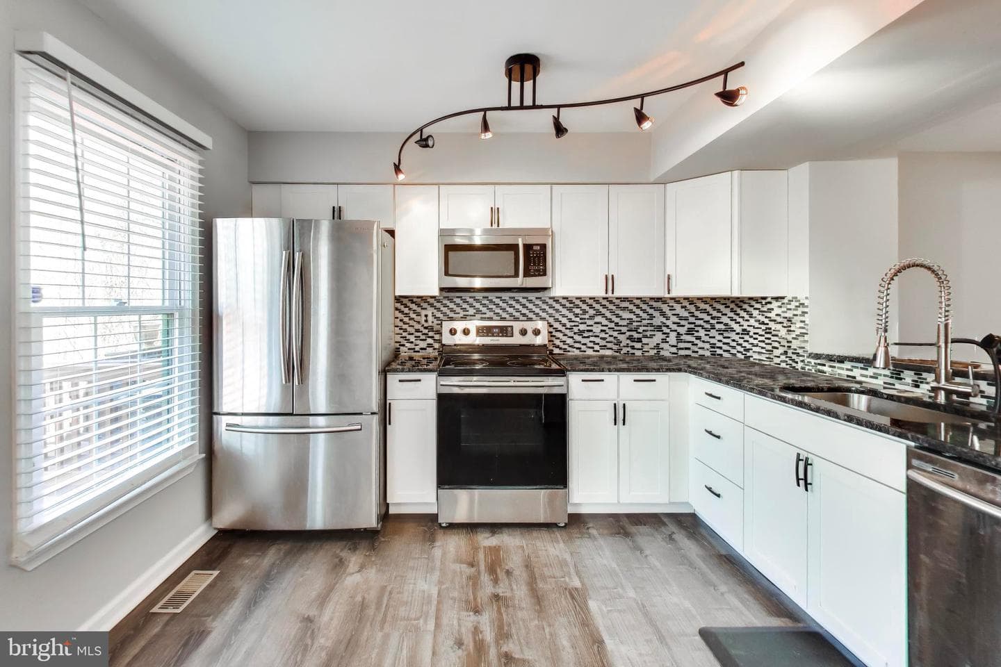 14222 Oxford Drive photo 4