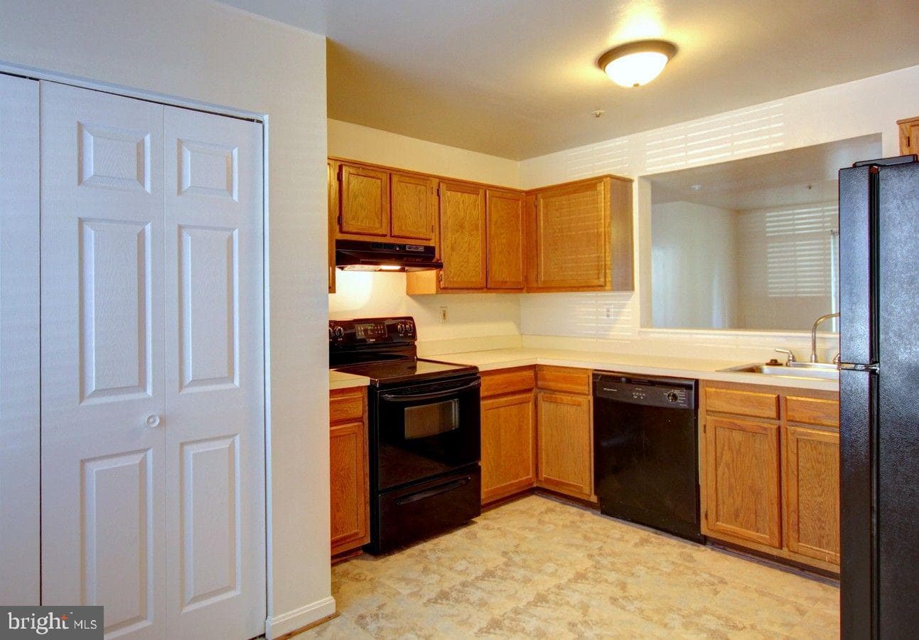 525 Red Coat Place #1021 photo 4