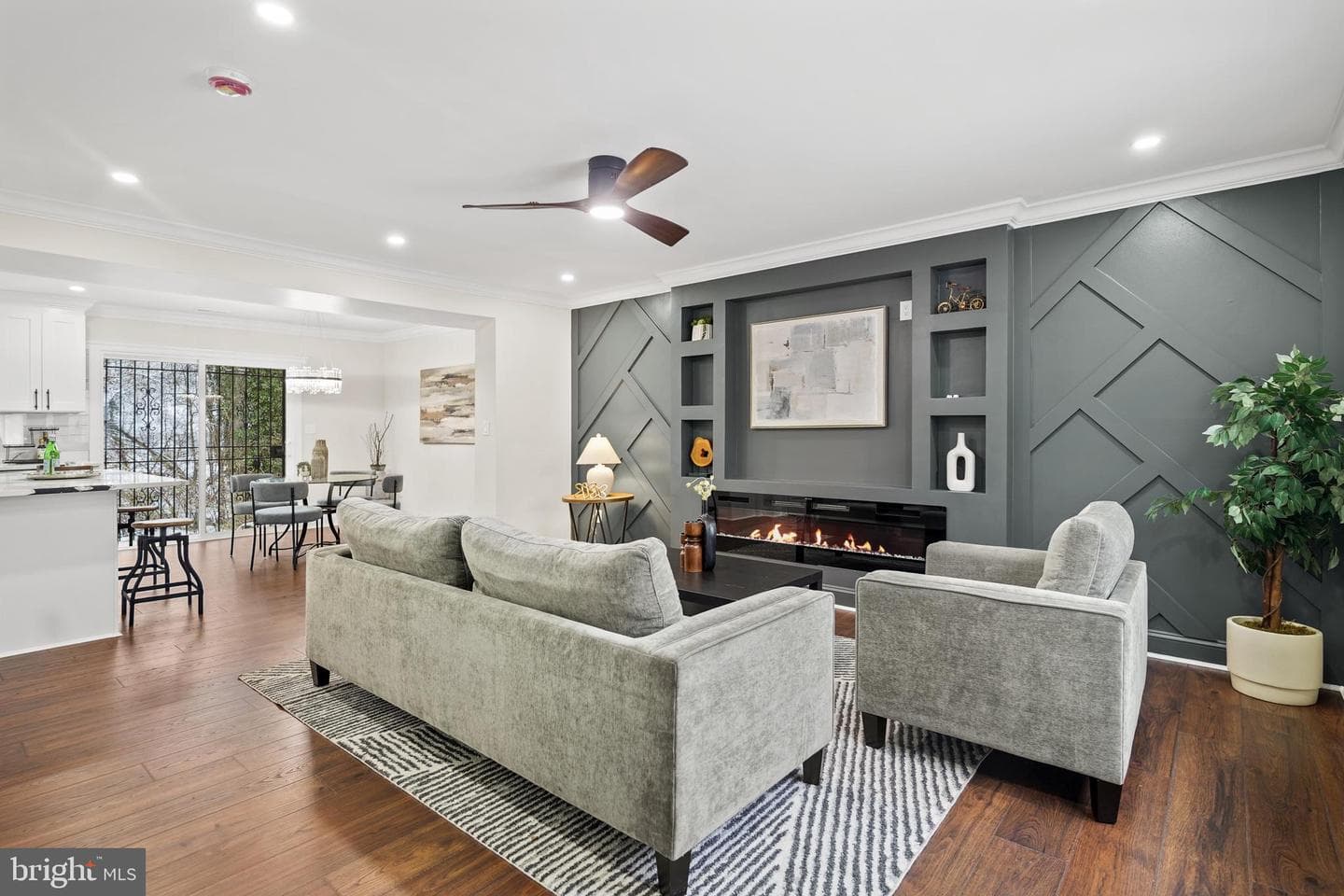6021 Applegarth Place photo 2