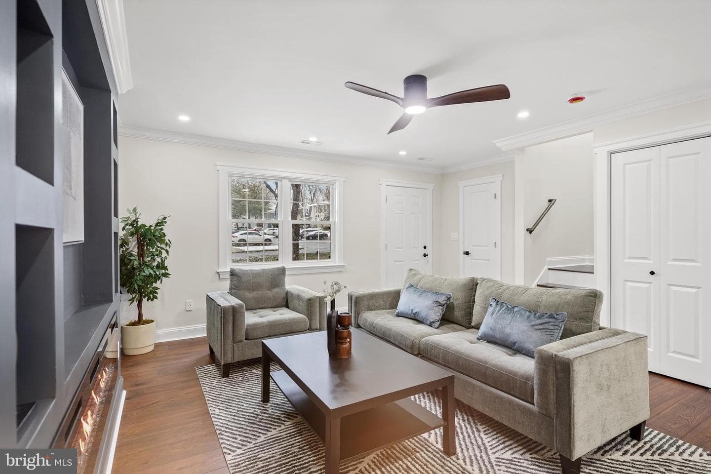 6021 Applegarth Place photo 3