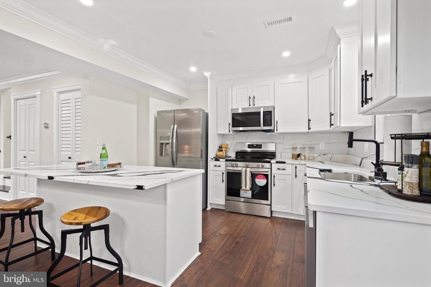 6021 Applegarth Place photo 6