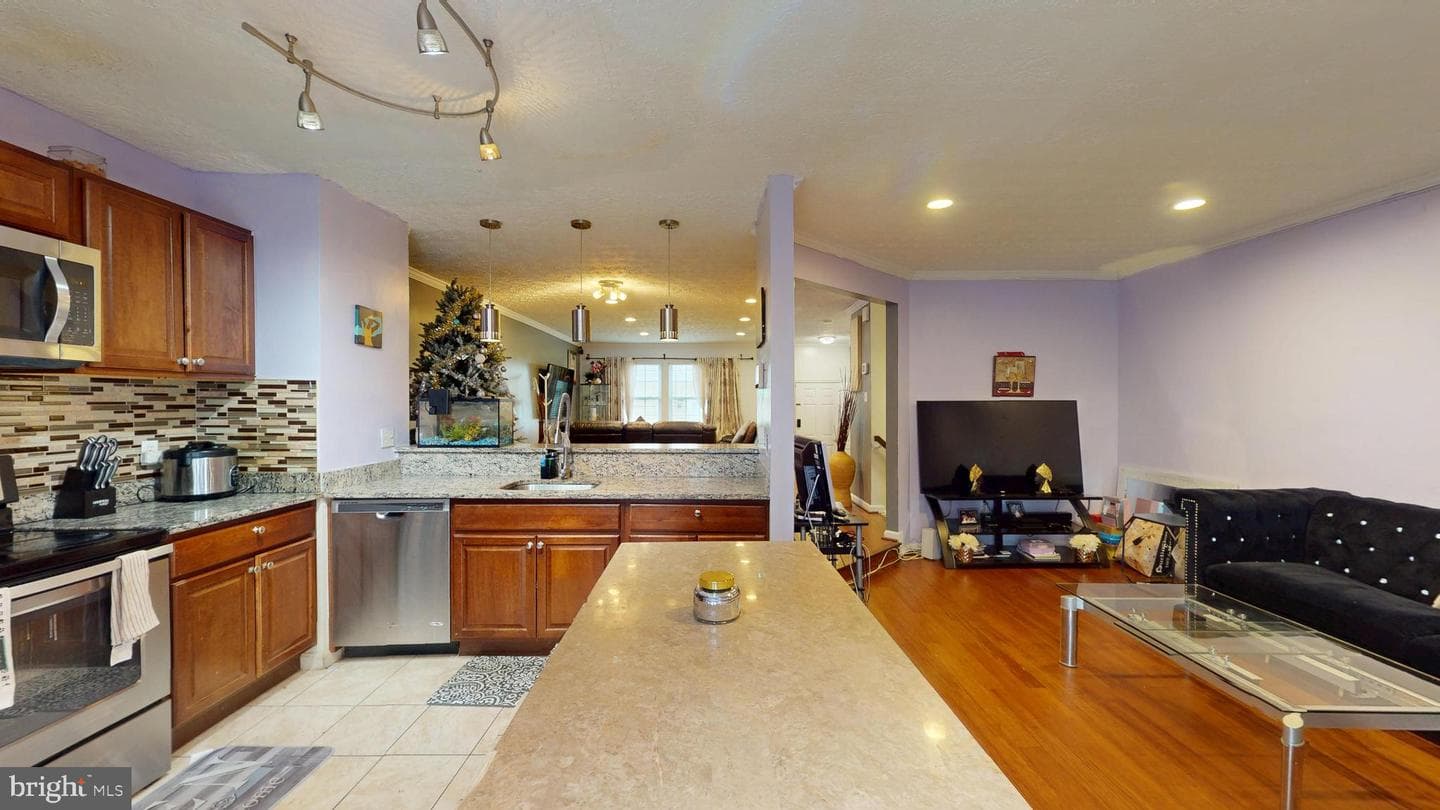 14516 Mayfair Drive photo 9
