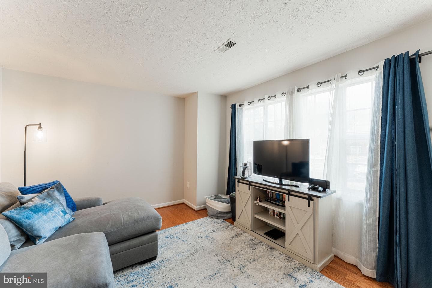 9093 Florin Way photo 3