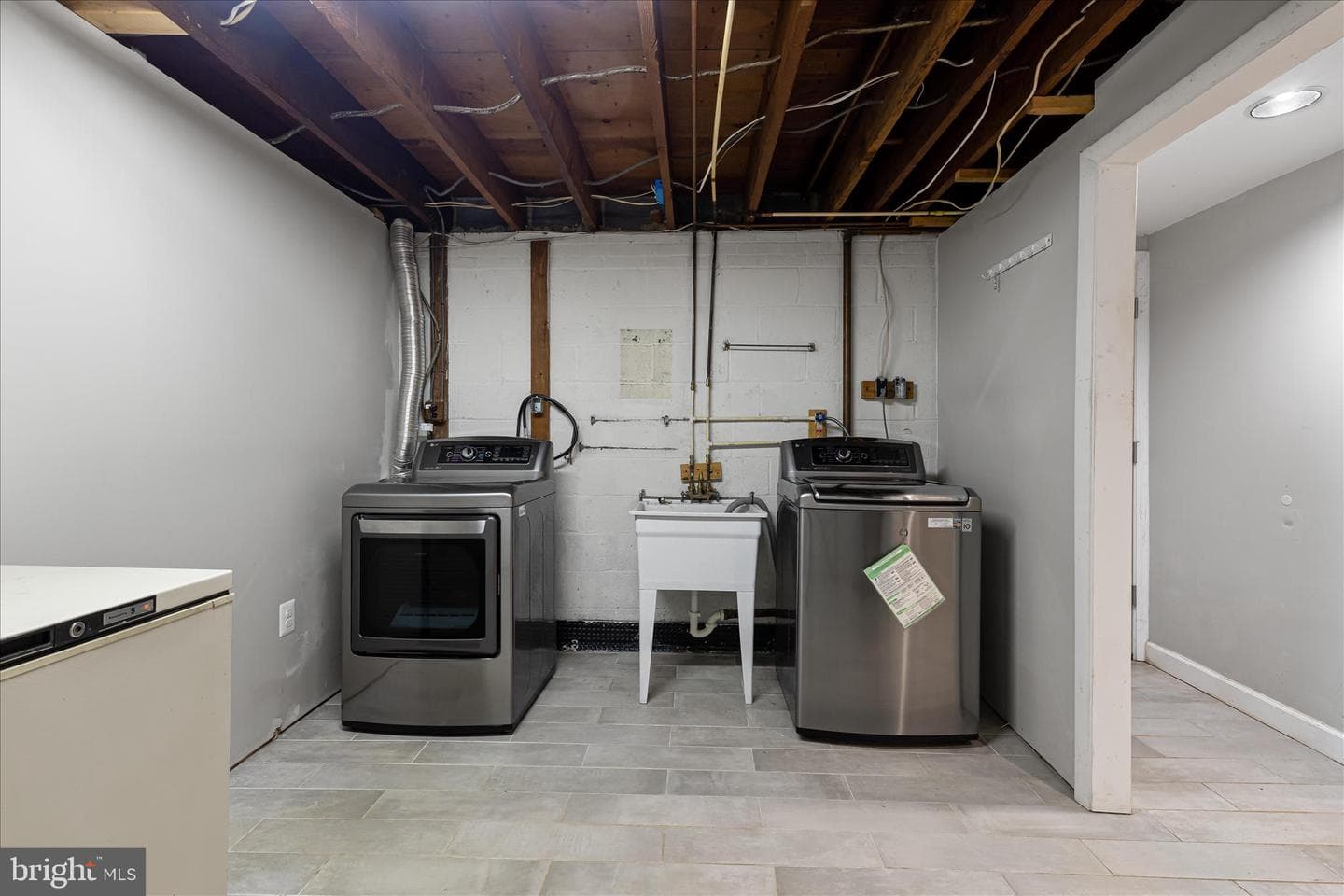 6417 Otis Street photo 28