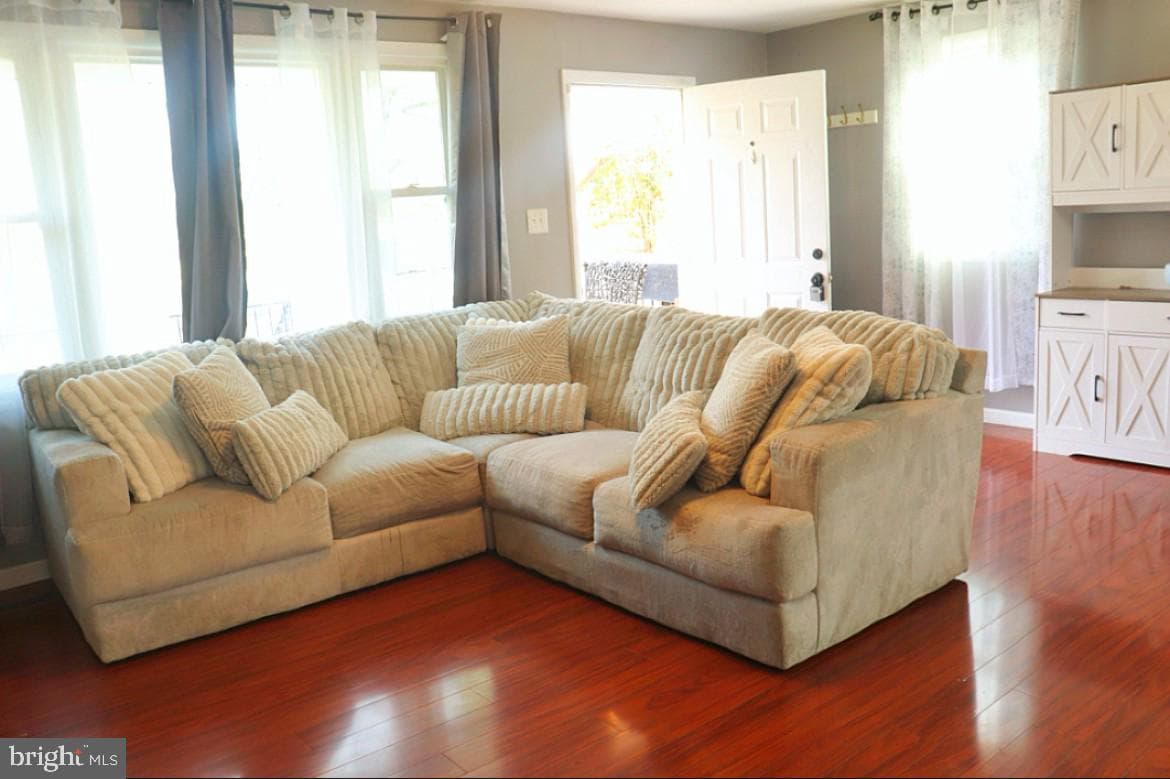 3135 Pyles Drive photo 2