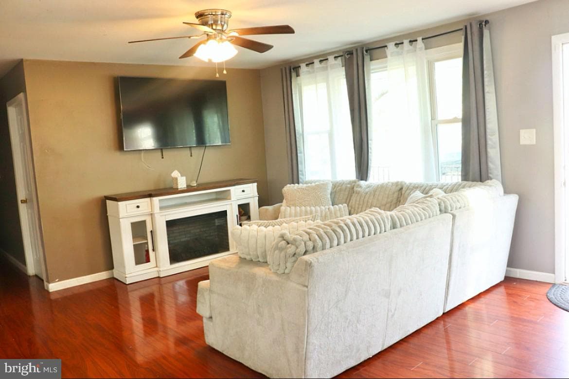 3135 Pyles Drive photo 3