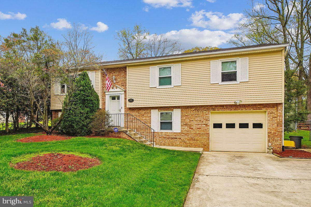 8606 Bluffwood Lane
