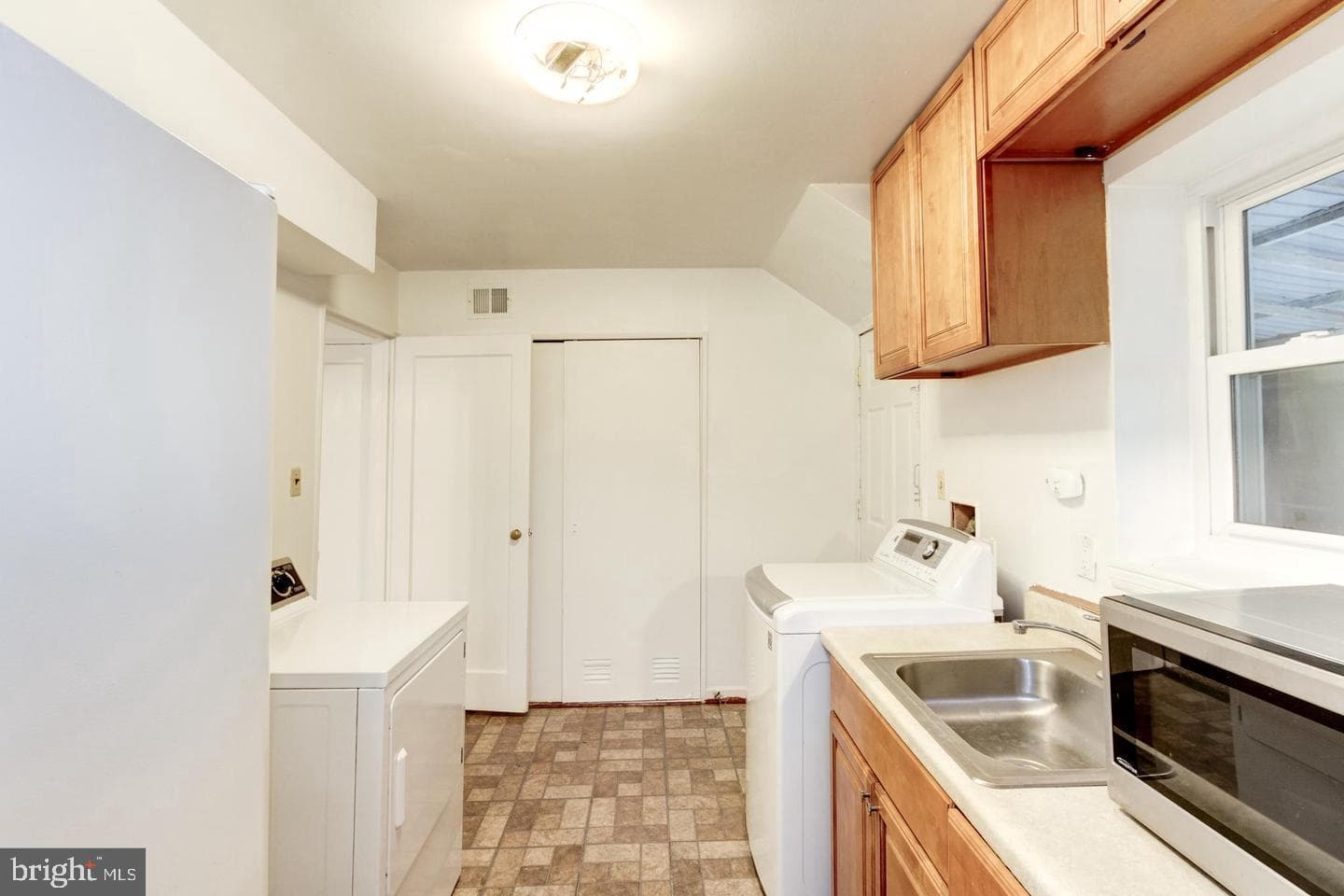 5907 Longfellow Street photo 8