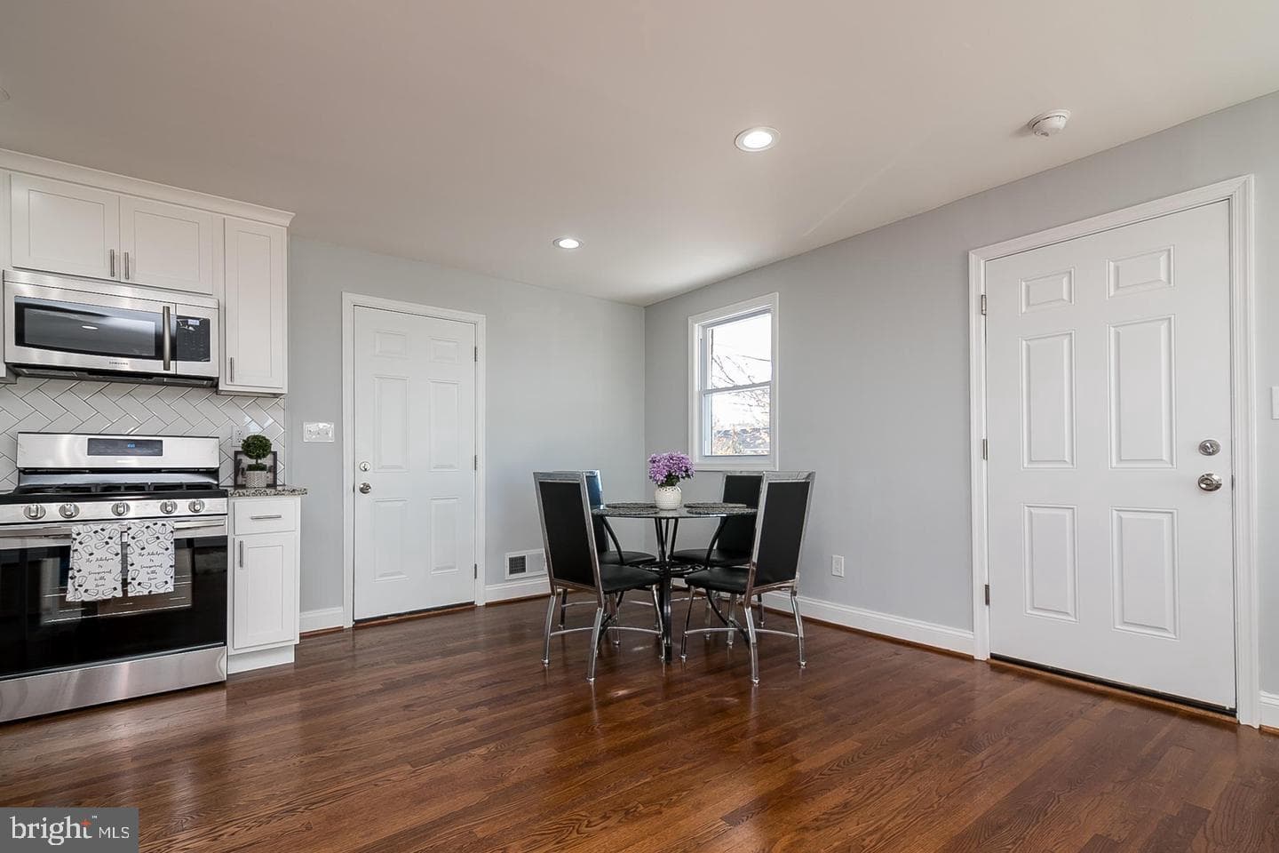 4706 Heath Street photo 11