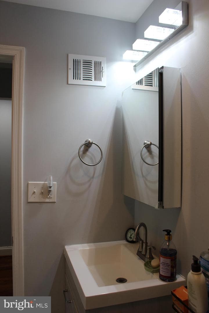 4706 Heath Street photo 21