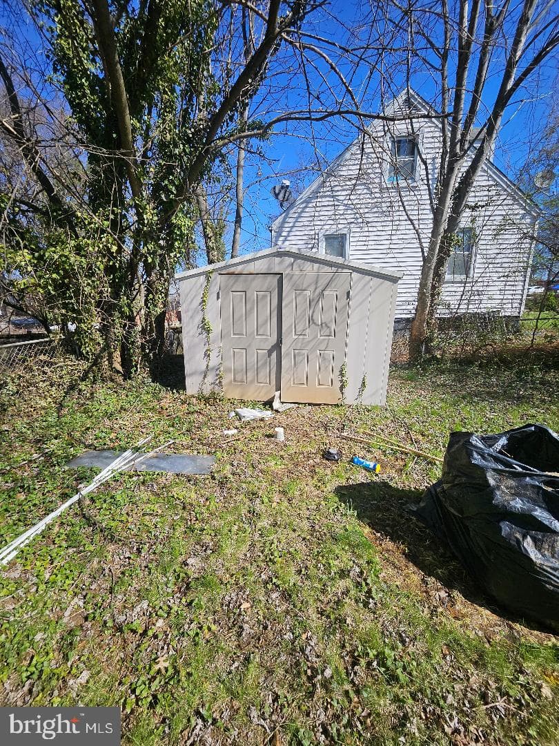 629 Larchmont Avenue photo 25