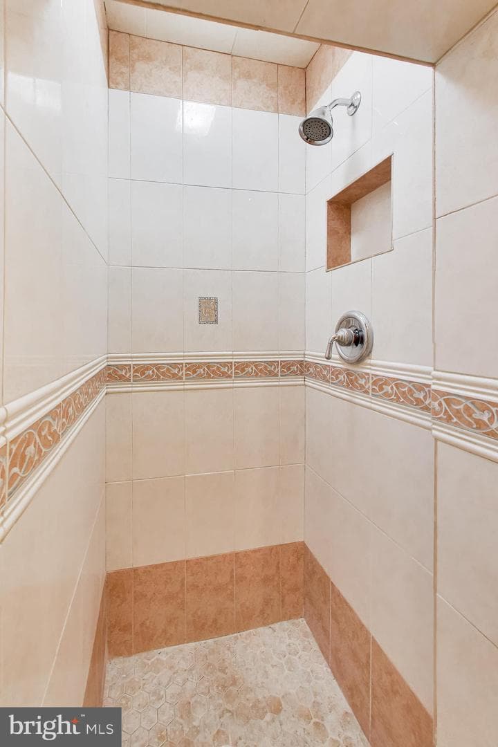 5823 Dewey Street photo 17
