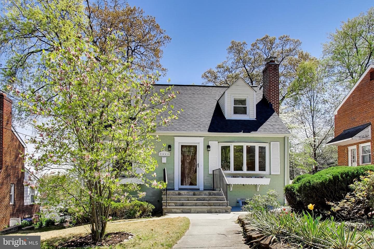 5823 Dewey Street photo 2