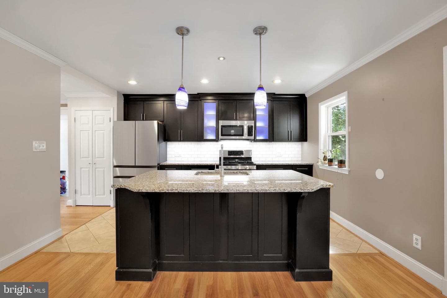 5807 Carlyle photo 32