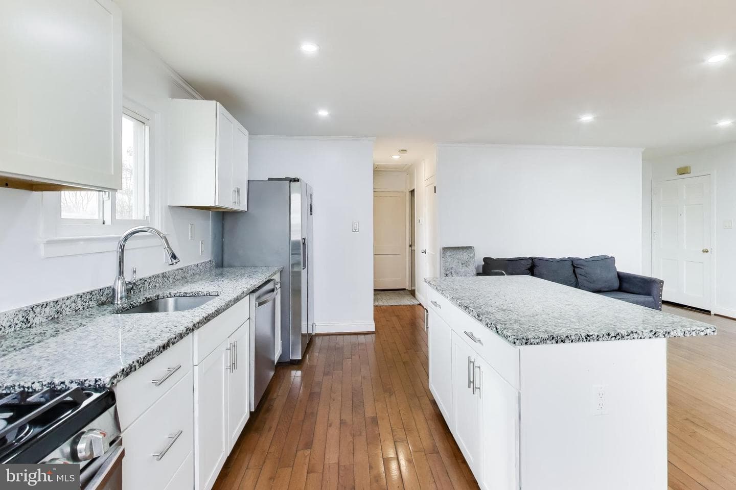 1028 Ward Street photo 11