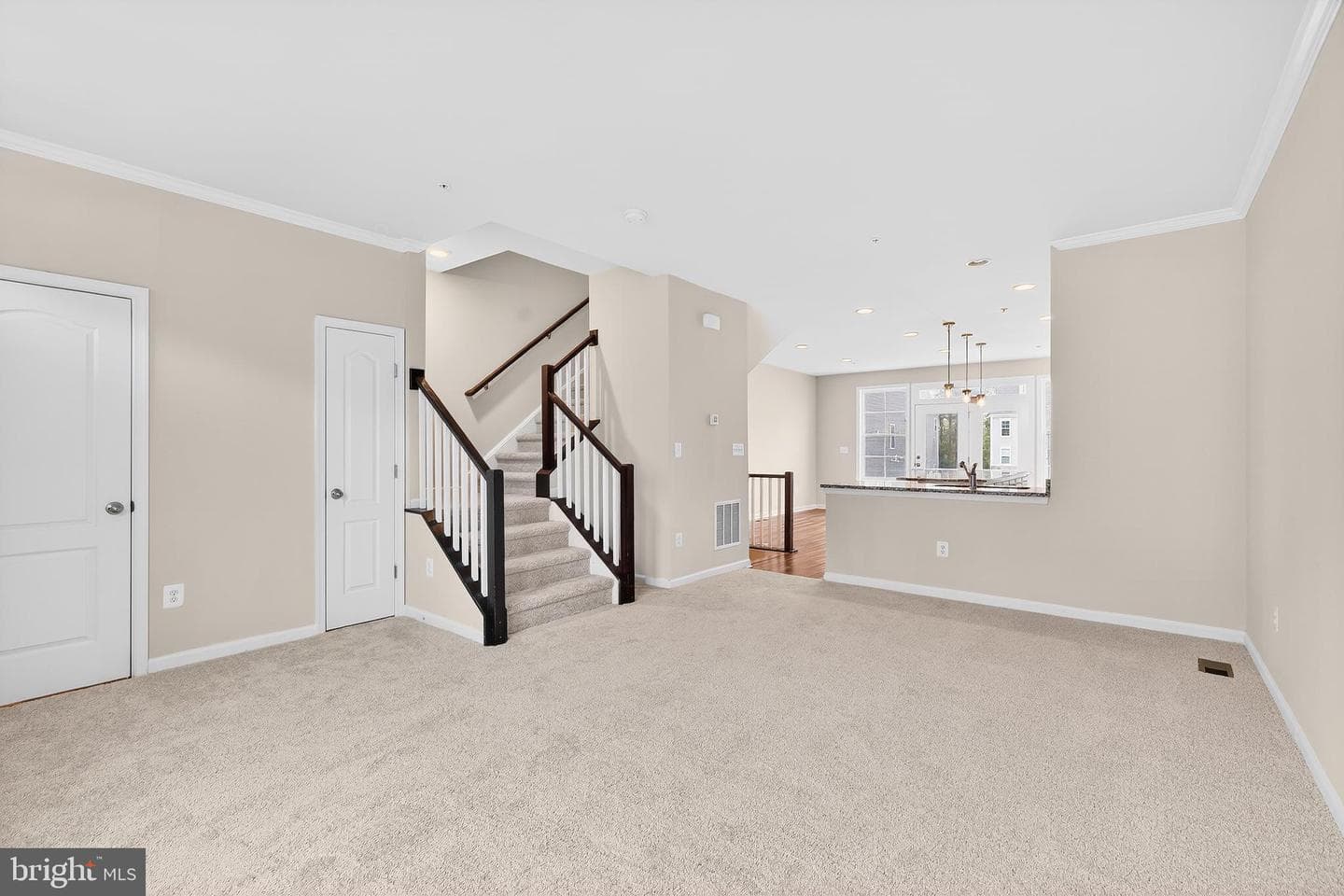 1017 Flester Lane photo 4