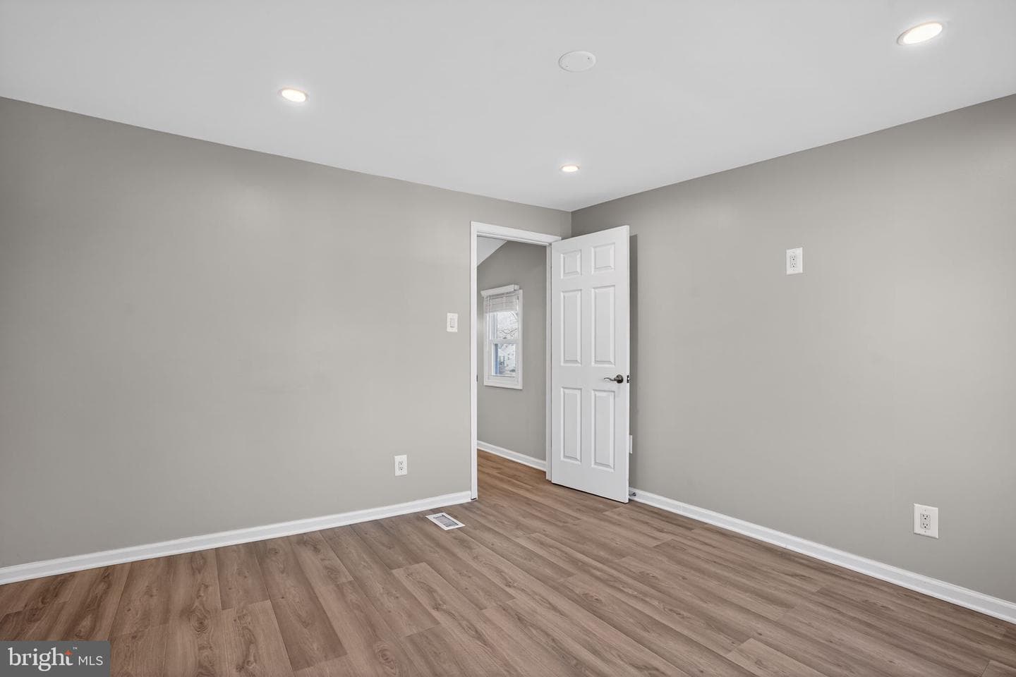 4103 Shepherd Street photo 31
