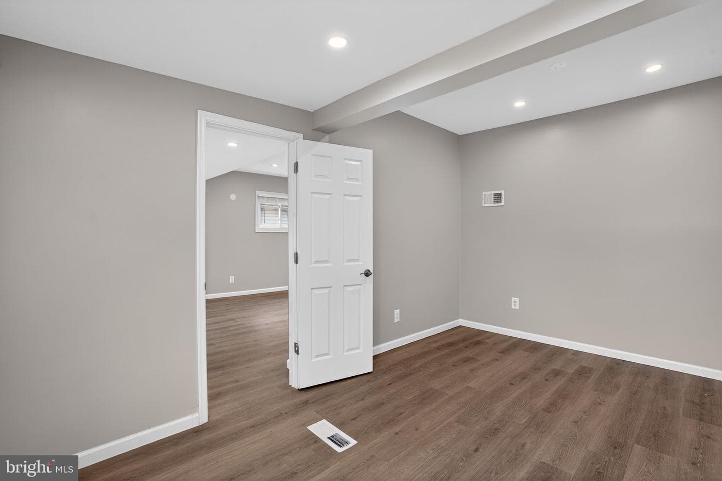 4103 Shepherd Street photo 32