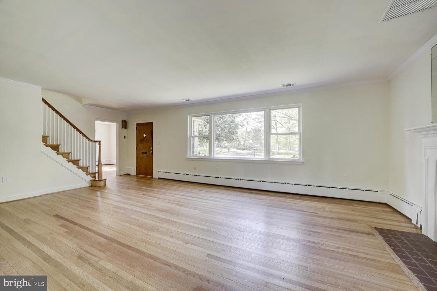 3911 Commander Drive photo 4