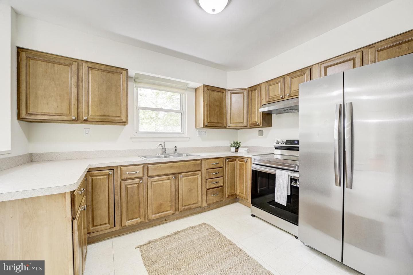 3911 Commander Drive photo 5