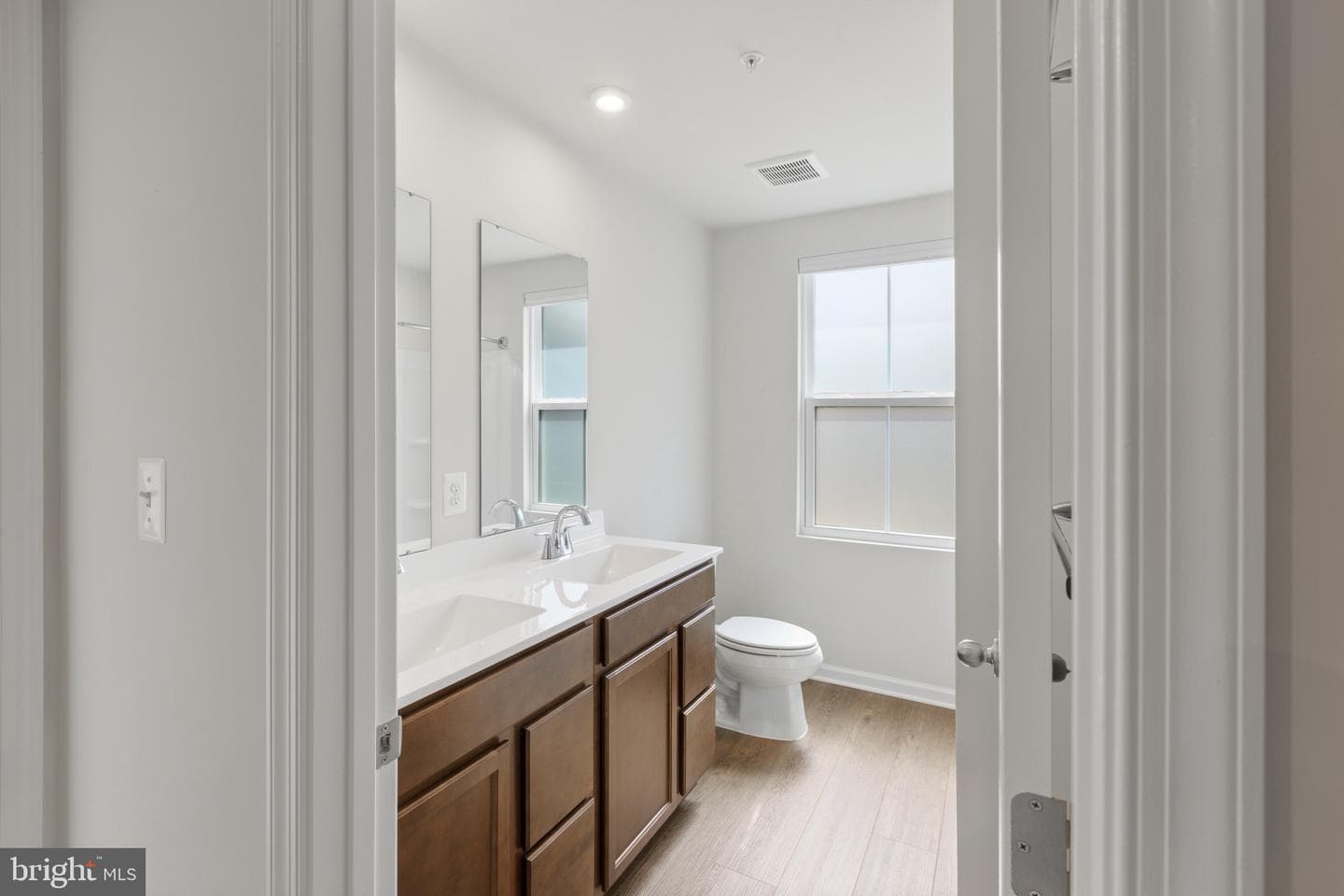 1100 Shumi Court photo 32