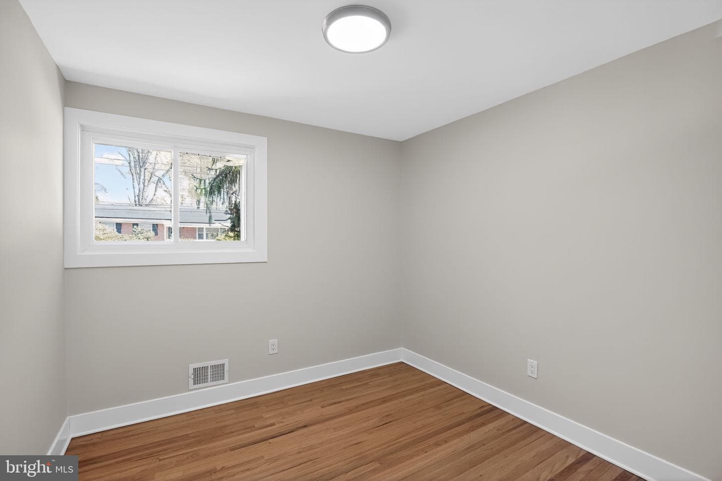 7303 Epping Avenue photo 14