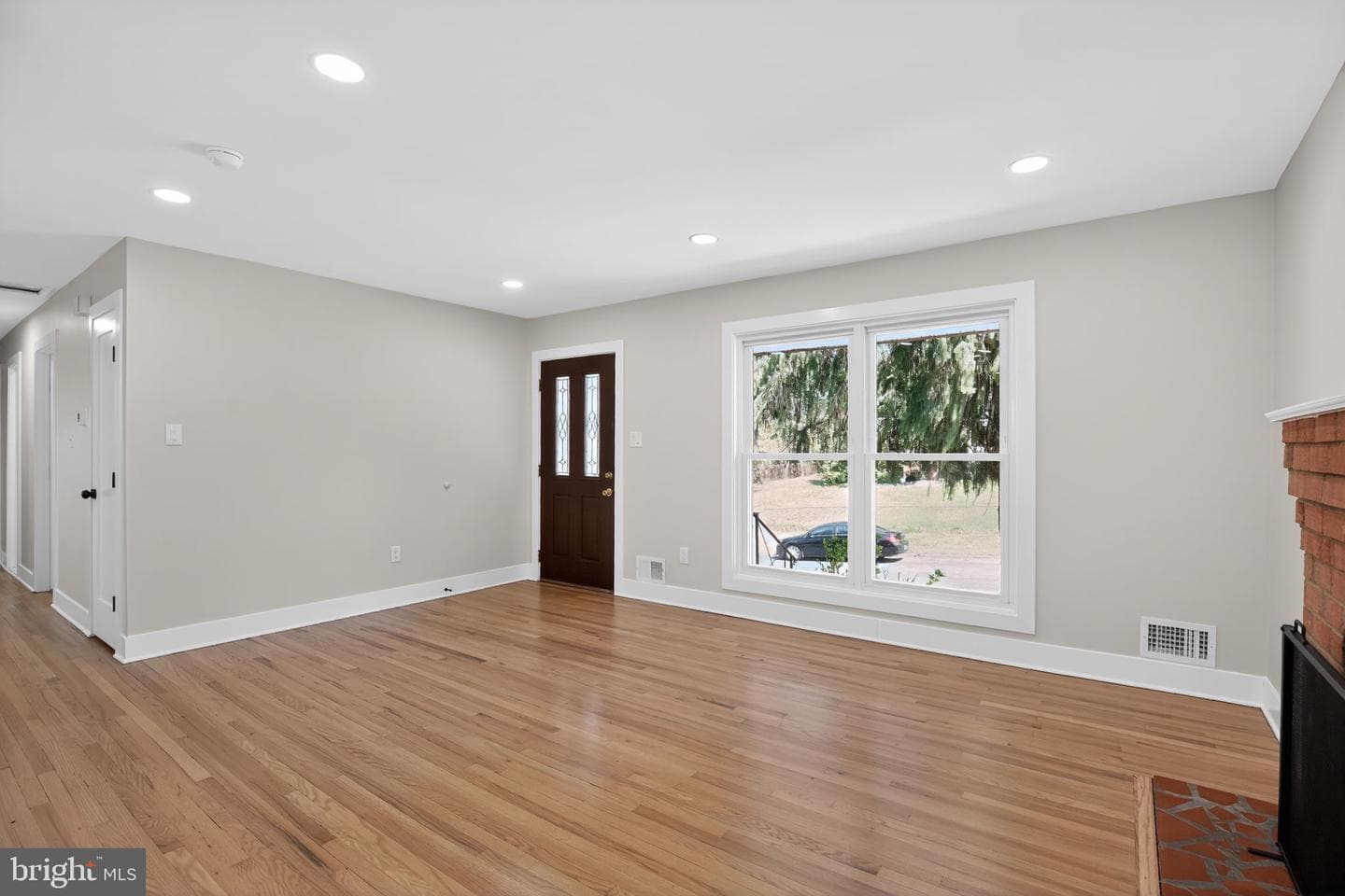 7303 Epping Avenue photo 6