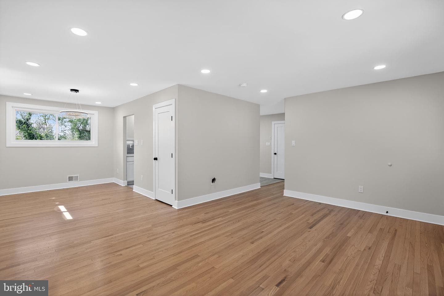 7303 Epping Avenue photo 7